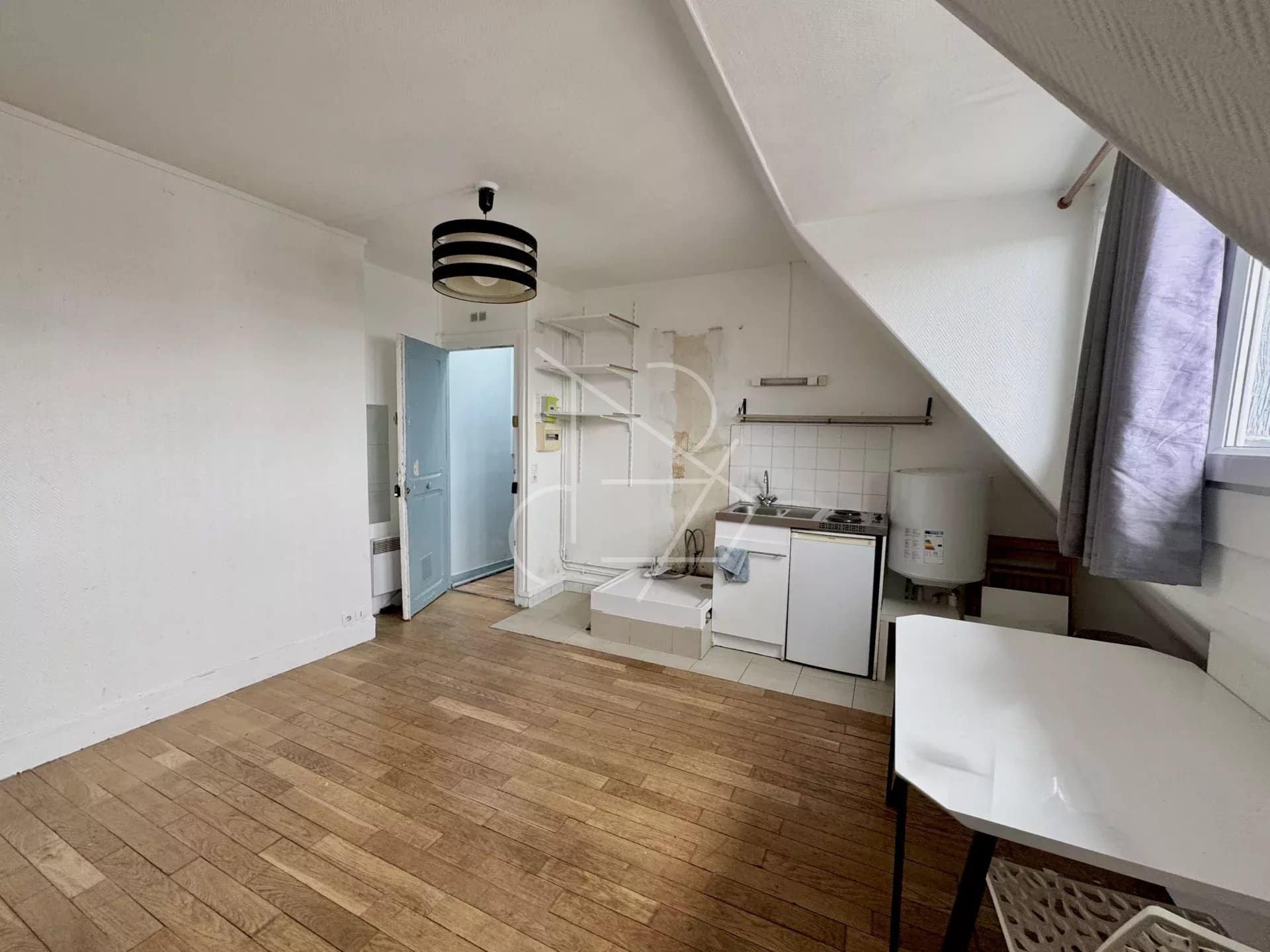 83be2f61957d992088564953db6260b8_e2816608fa_1920-original-5378 Chambre de service – Paris 8ème Rue du Faubourg Saint-Honoré